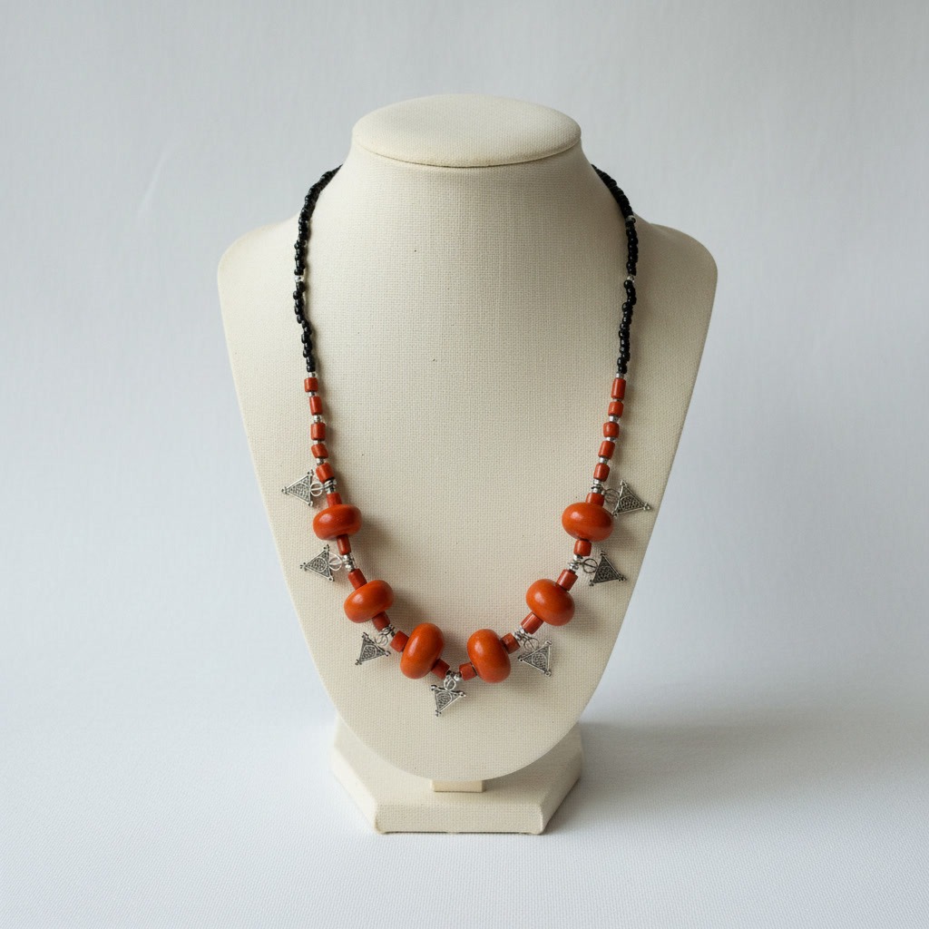 Collier présenté sur un buste